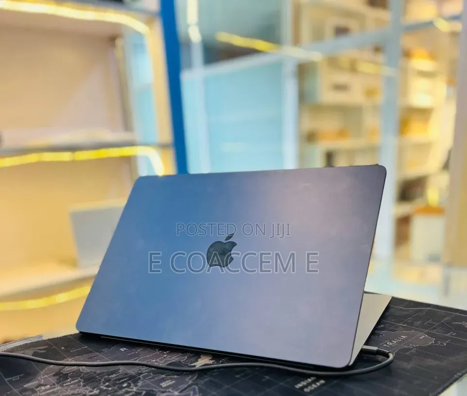New Laptop Apple MacBook 8GB Apple M3 SSD 256GB