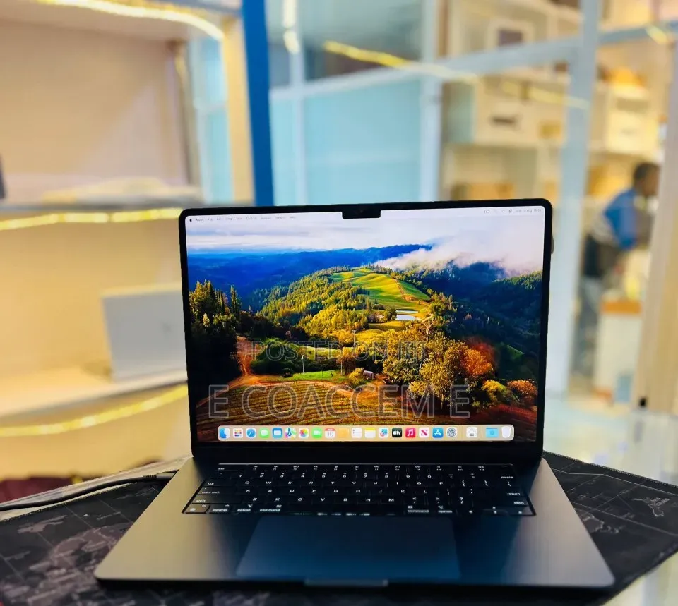 New Laptop Apple MacBook 8GB Apple M3 SSD 256GB