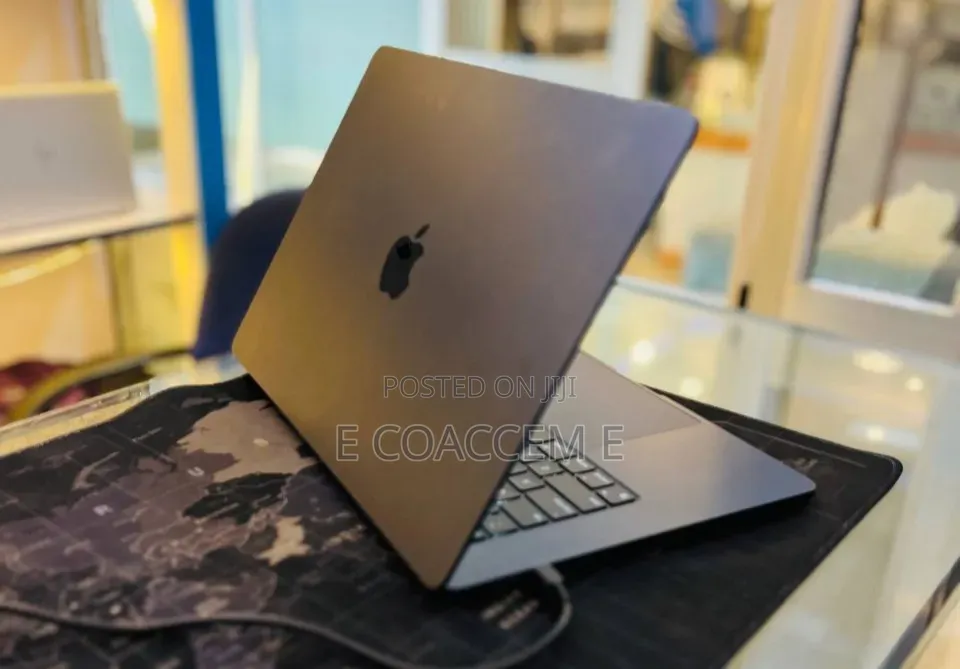 New Laptop Apple MacBook 8GB Apple M3 SSD 256GB