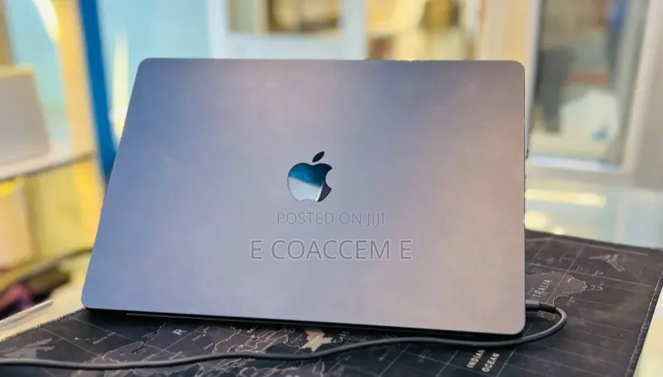 New Laptop Apple MacBook 8GB Apple M3 SSD 256GB