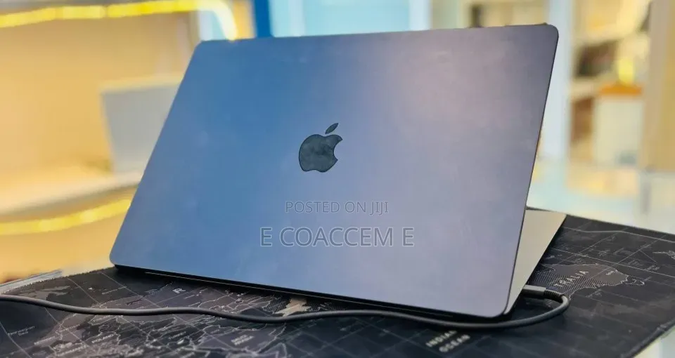 New Laptop Apple MacBook 8GB Apple M3 SSD 256GB