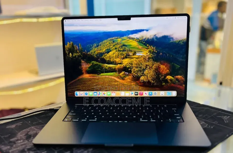New Laptop Apple MacBook 8GB Apple M3 SSD 256GB