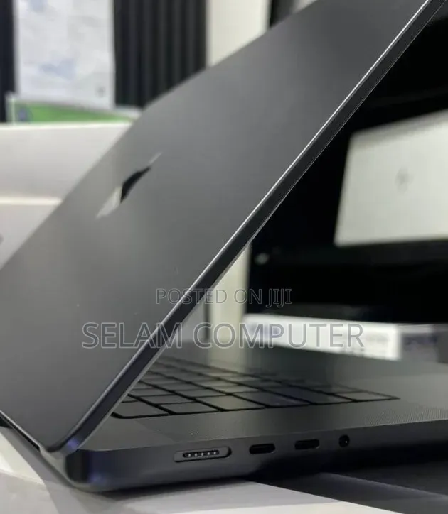 New Laptop Apple MacBook Pro 2024 M4 Max 48GB Apple M4 Max SSD 2T