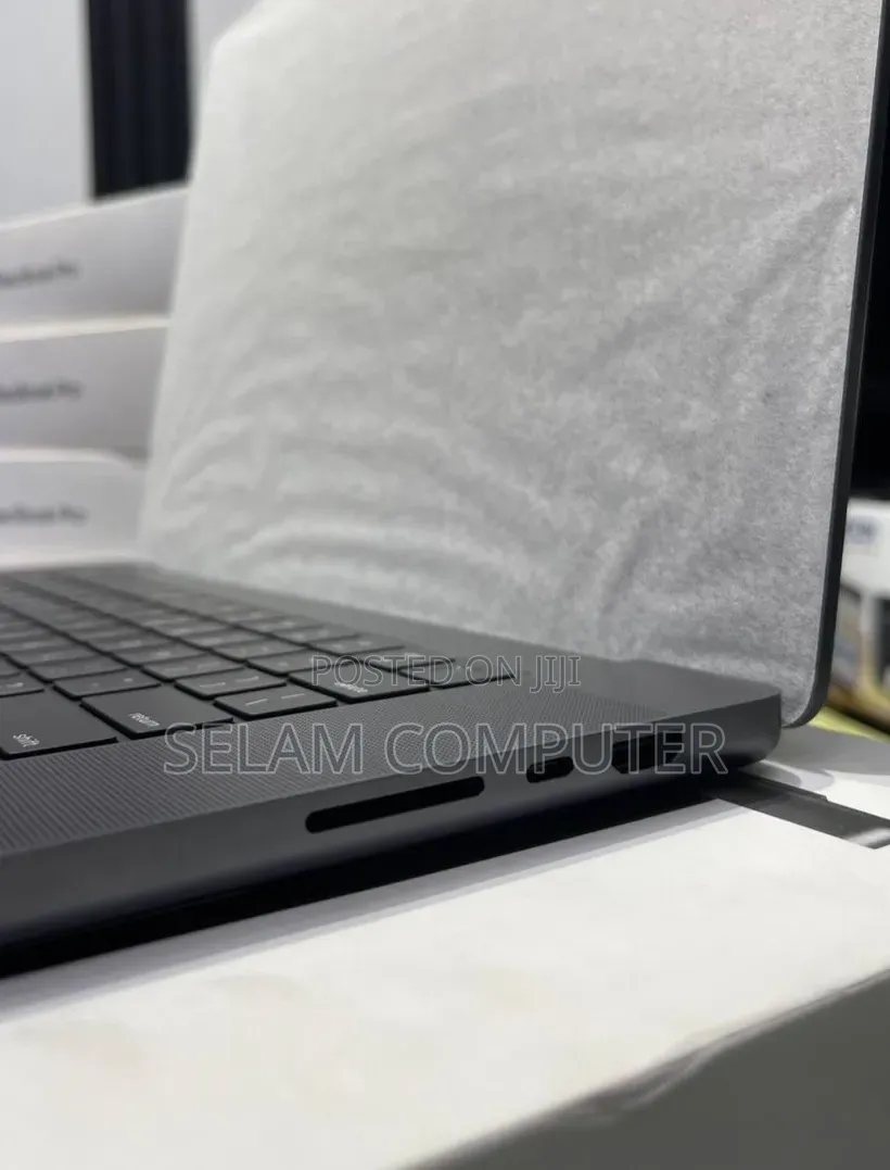 New Laptop Apple MacBook Pro 2024 M4 Max 48GB Apple M4 Max SSD 2T