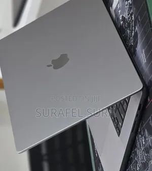 New Laptop Apple MacBook Pro 2022 M2 16GB Apple M2 SSD 512GB