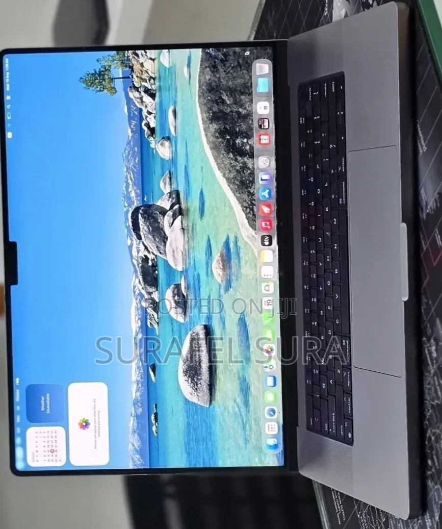 New Laptop Apple MacBook Pro 2022 M2 16GB Apple M2 SSD 512GB