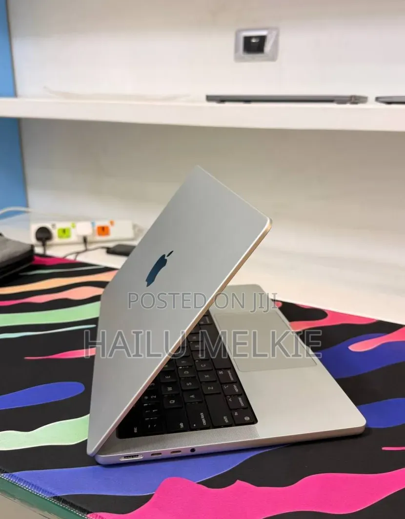 New Laptop Apple MacBook Pro 2021 M1 16GB Intel Core Ultra 7 SSD 16 GB