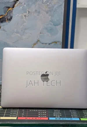 New Laptop Apple MacBook Pro 2022 M2 8GB Apple M2 SSD 256GB