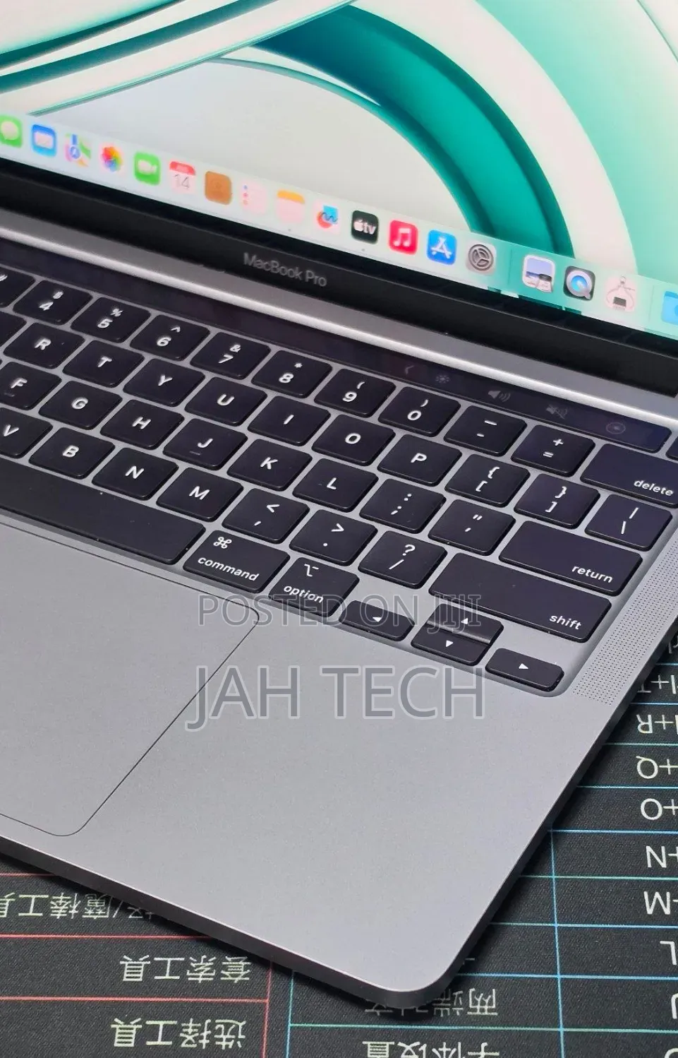 New Laptop Apple MacBook Pro 2022 M2 8GB Apple M2 SSD 256GB