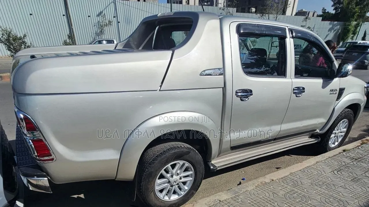 Toyota Hilux 2014 Purple