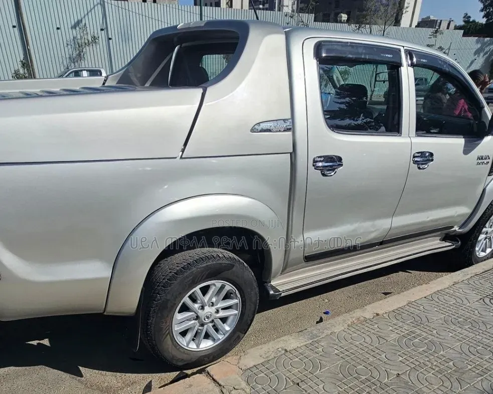 Toyota Hilux 2014 Purple
