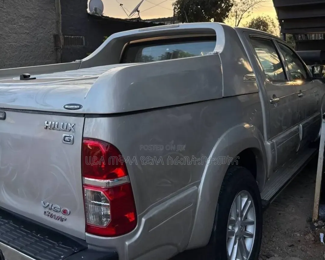 Toyota Hilux 2014 Purple