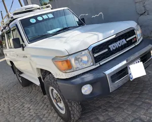 Toyota Land Cruiser 2014 White