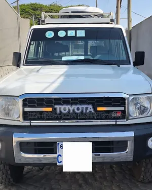 Toyota Land Cruiser 2014 White
