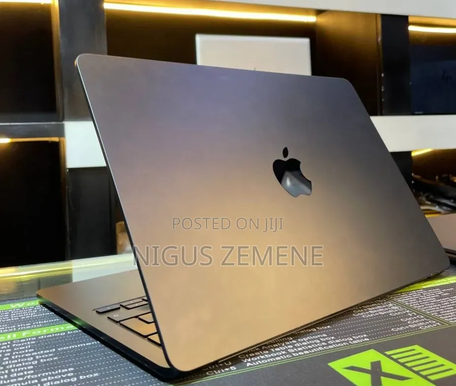 New Laptop Apple MacBook Air 2022 M2 8GB Apple M2 SSD 512GB