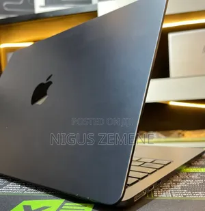 New Laptop Apple MacBook Air 2022 M2 8GB Apple M2 SSD 512GB