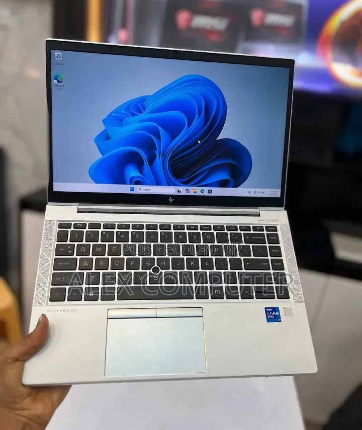 New Laptop HP EliteBook 840 G8 16GB Intel Core i7 SSD 512GB