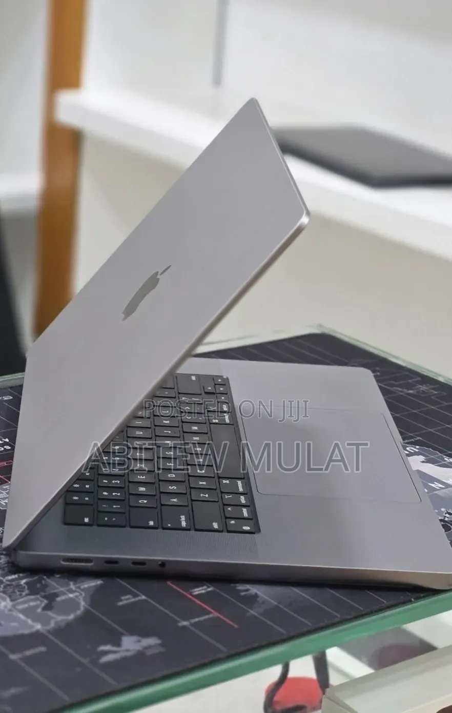 New Laptop Apple MacBook Pro 2023 M2 16GB Apple M2 SSD 512GB