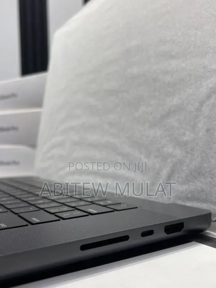 New Laptop Apple MacBook Pro 2024 M4 Max 48GB Apple M4 Max SSD 2T