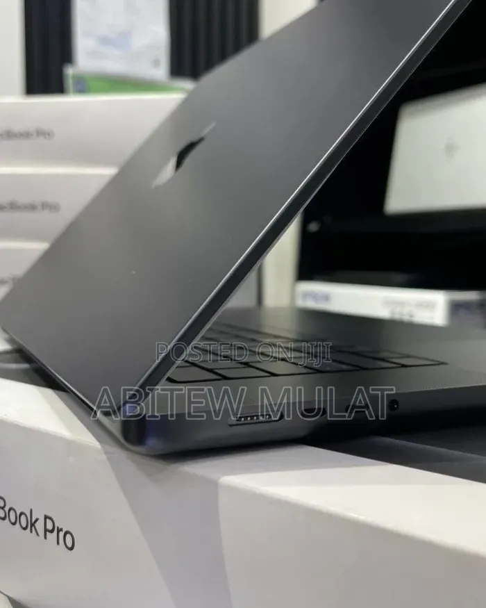 New Laptop Apple MacBook Pro 2024 M4 Max 48GB Apple M4 Max SSD 2T
