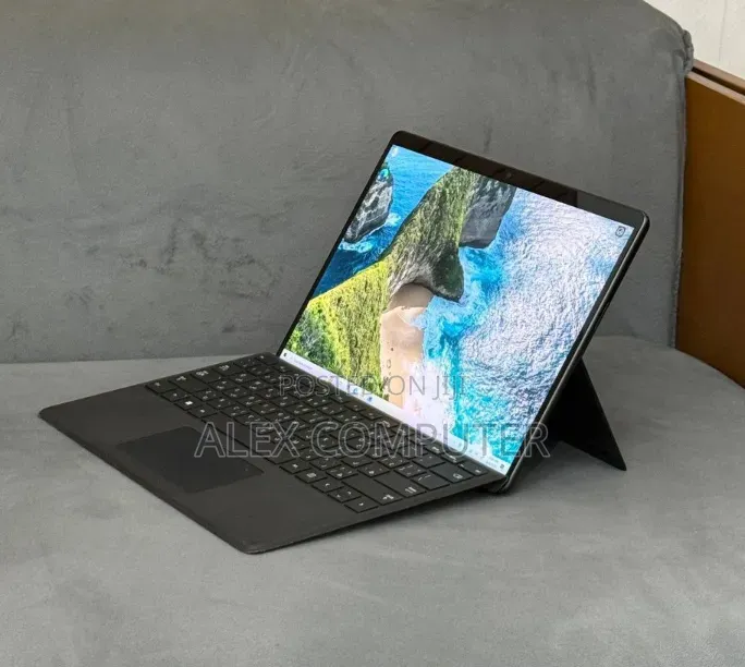 New Laptop Microsoft Surface Pro 9 8GB Intel Core i5 SSD 256GB