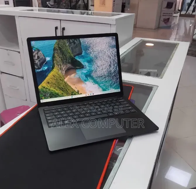 New Laptop Microsoft Surface Laptop 5 16GB Intel Core i7 SSD 256GB
