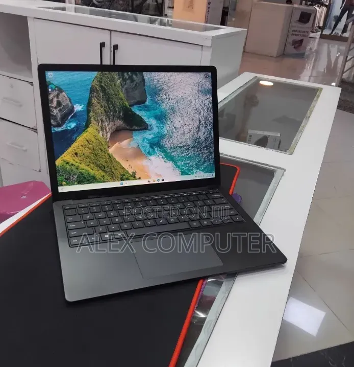 New Laptop Microsoft Surface Laptop 5 16GB Intel Core i7 SSD 256GB