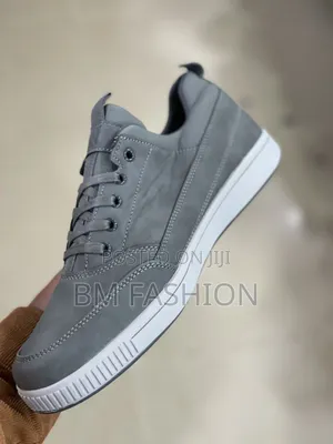 New Arrival Caterpillar Casual Leather Sneaker With a White Flat Sole