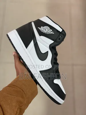 High-Top Nike Air Jordan 1 Sneakers Classic Black and White Leather