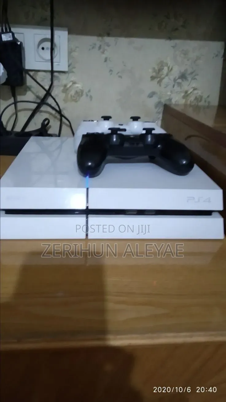 ፅድት ያለ Ps 4 Slim እኛ ጋር አለ