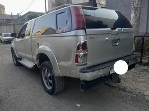 Toyota Hilux 2013 Silver