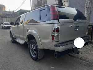 Toyota Hilux 2013 Silver