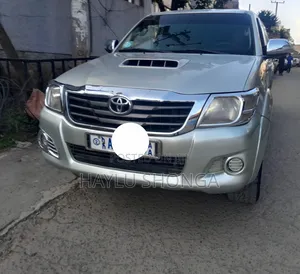 Toyota Hilux 2013 Silver