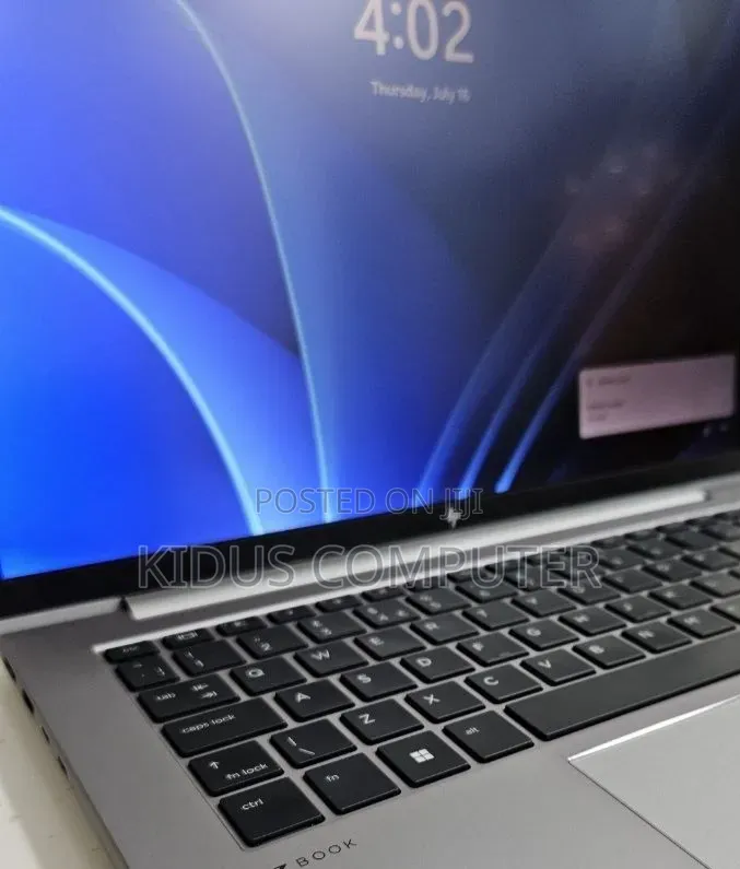 New Laptop HP ZBook Firefly 16 G10 16GB Intel Core i5 SSD 512GB