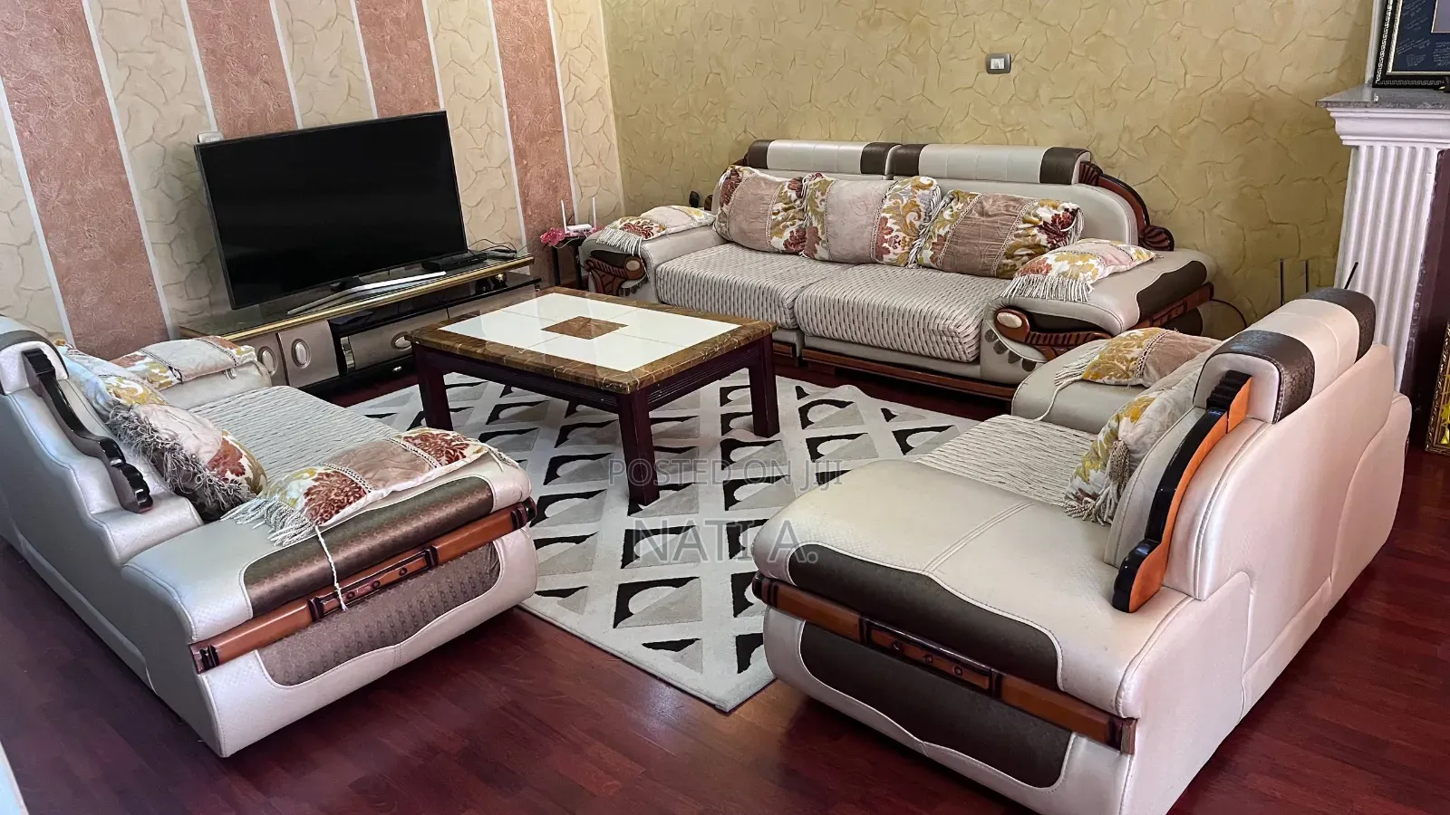 ሶፋ /Luxury Sofa Multi-Toned Beige and Brown Royal-Style Sofa