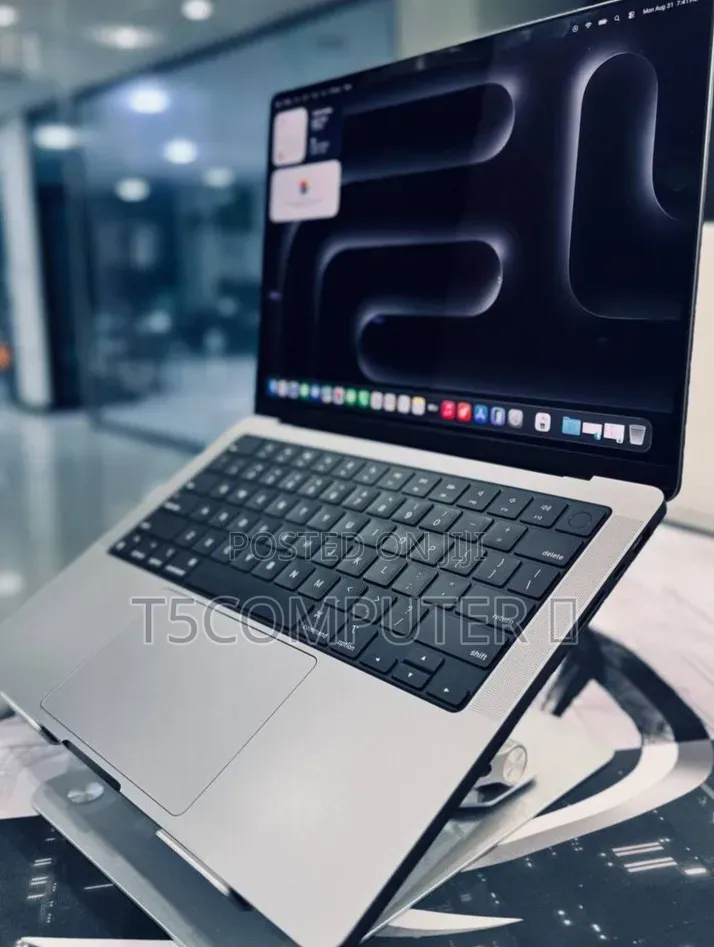 New Laptop Apple MacBook Pro 2021 M1 16GB Apple M1 Pro SSD 512GB