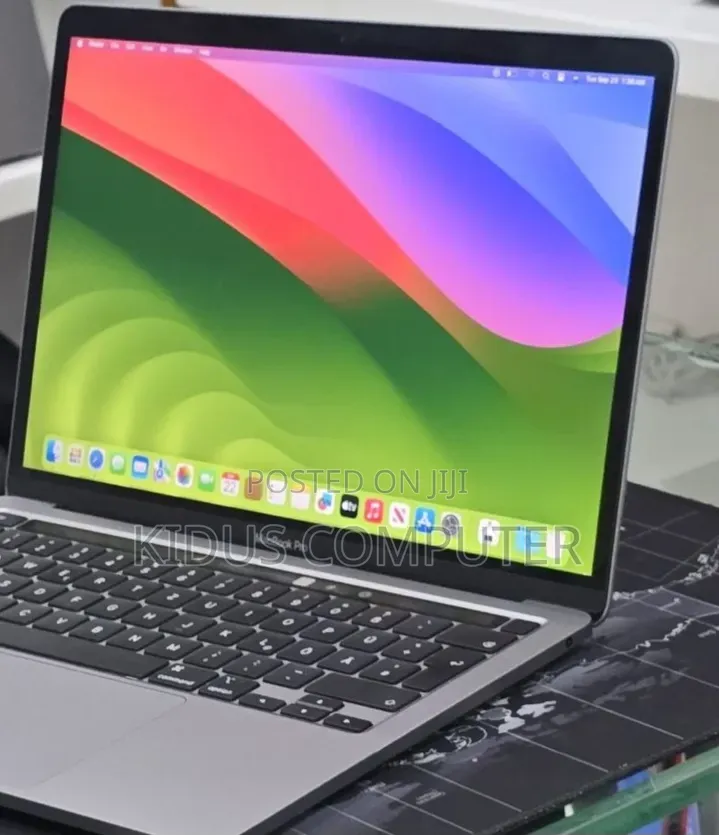 New Laptop Apple MacBook Pro 2020 M1 8GB Apple M1 SSD 256GB