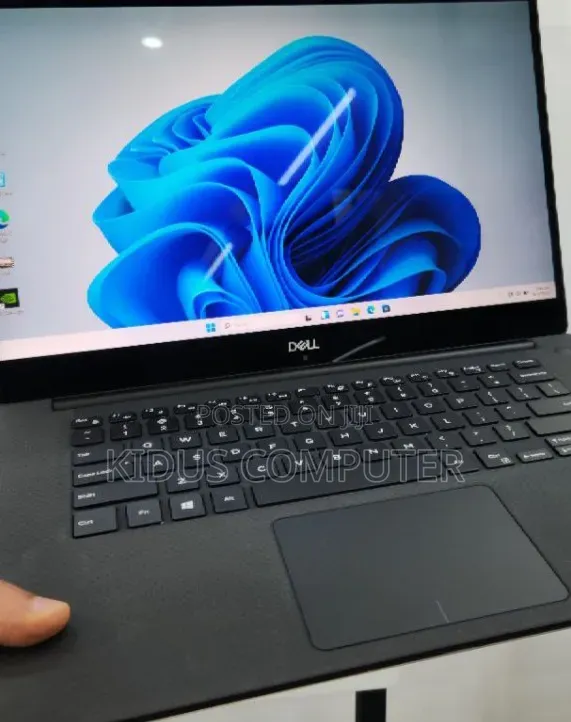 New Laptop Dell XPS 15 16GB Intel Core i7 SSD 512GB