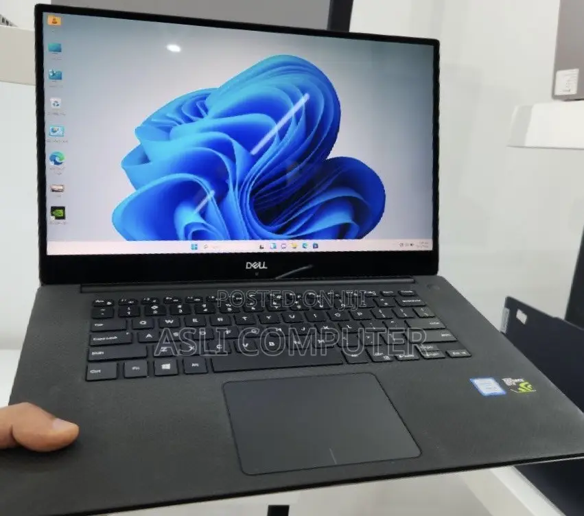 New Laptop Dell XPS 15 16GB Intel Core i7 SSD 512GB