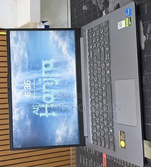 New Laptop Lenovo LOQ 15IRH8 12GB Intel Core i5 SSD 512GB