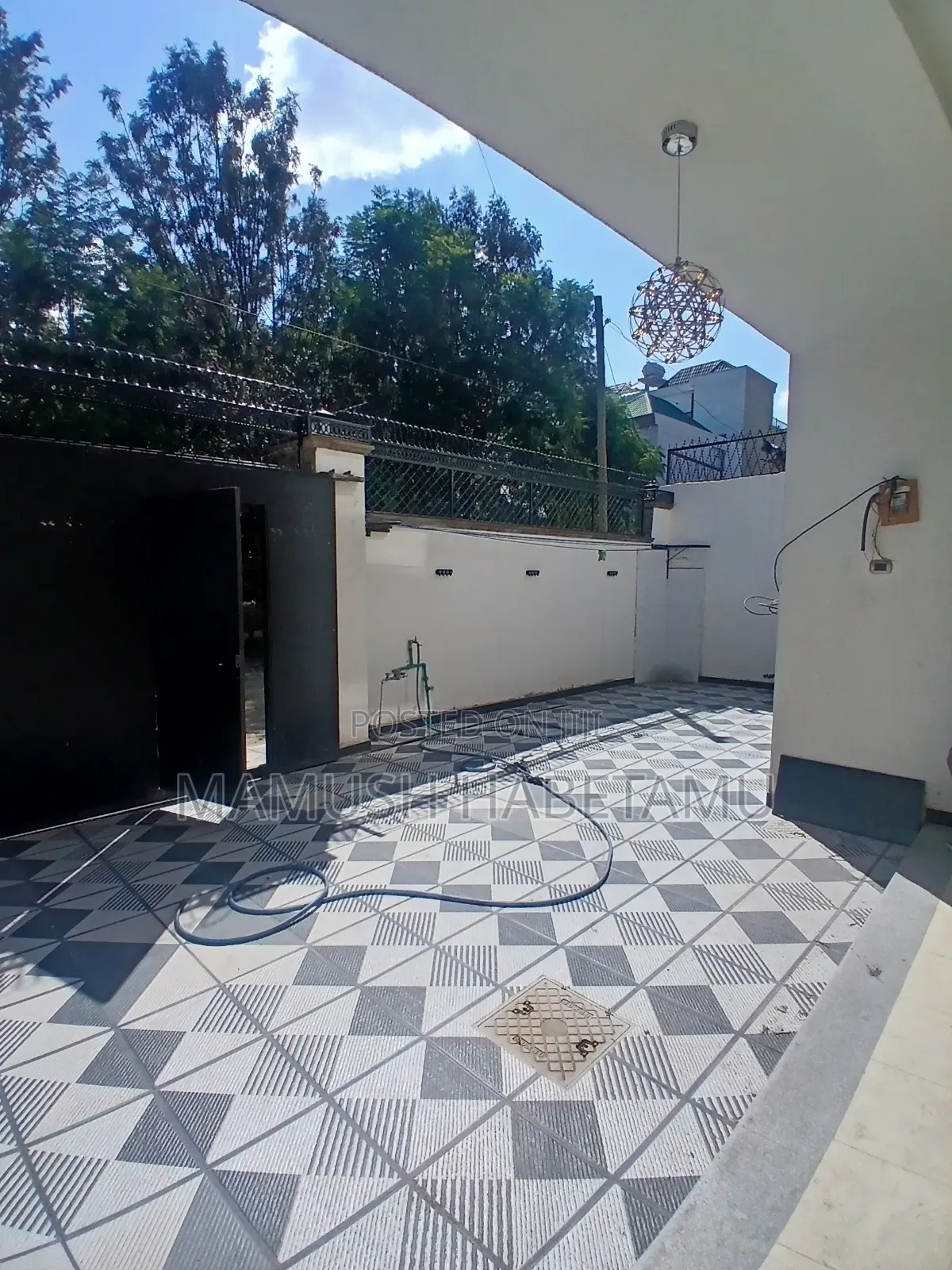 Furnished 8bdrm House in የግል, Nifas Silk-Lafto for sale