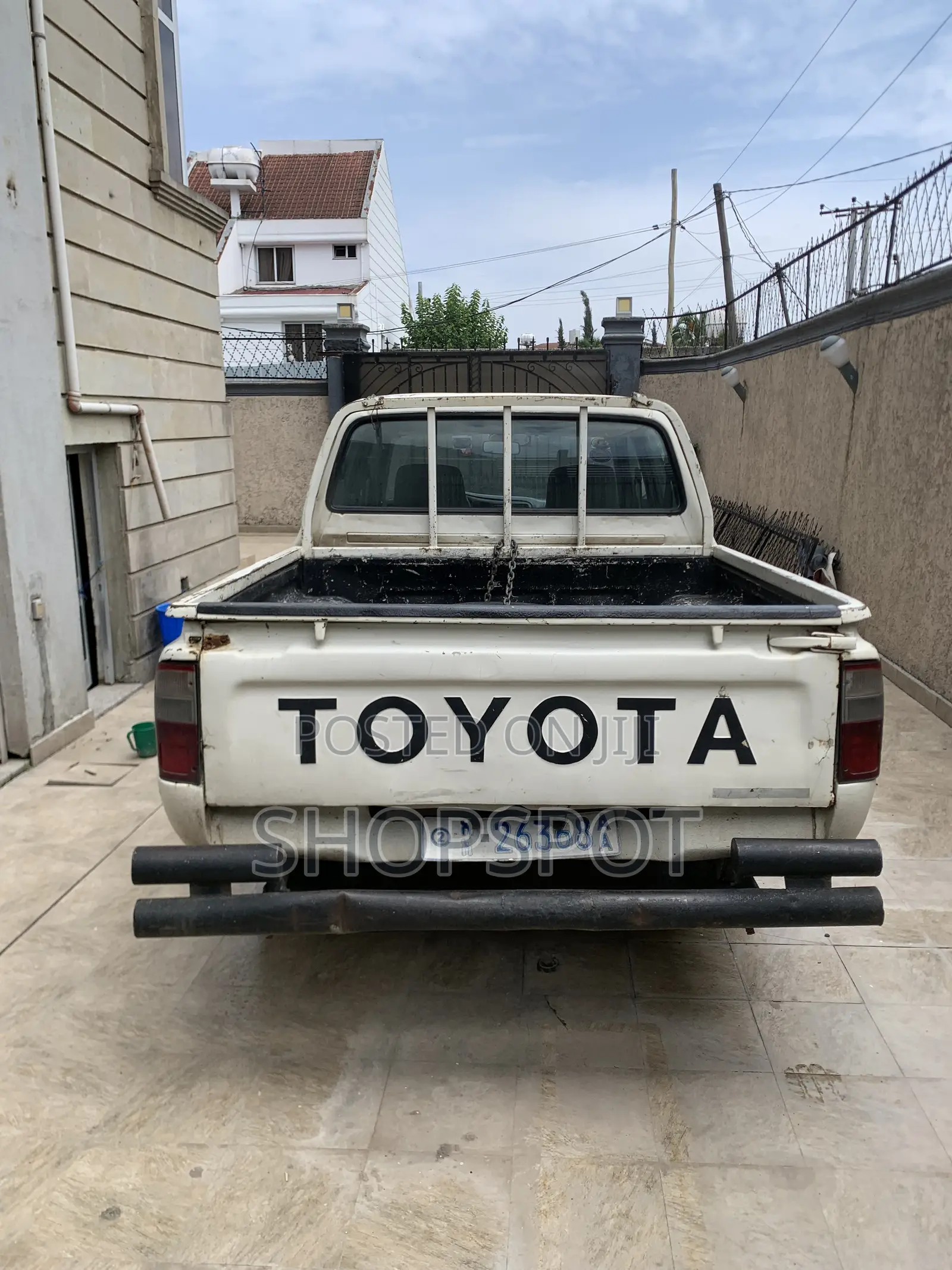 Toyota Hilux 1999 White