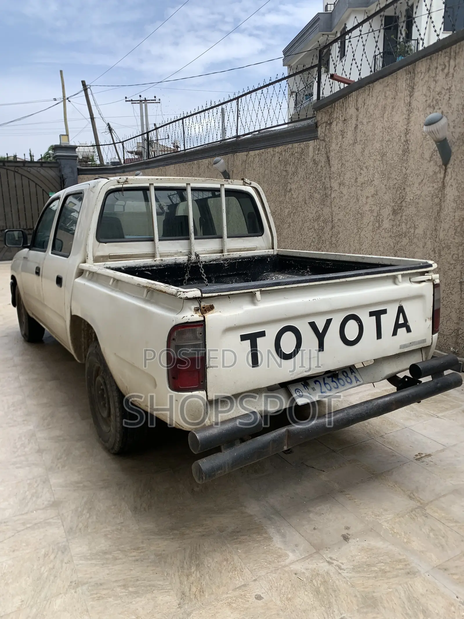 Toyota Hilux 1999 White
