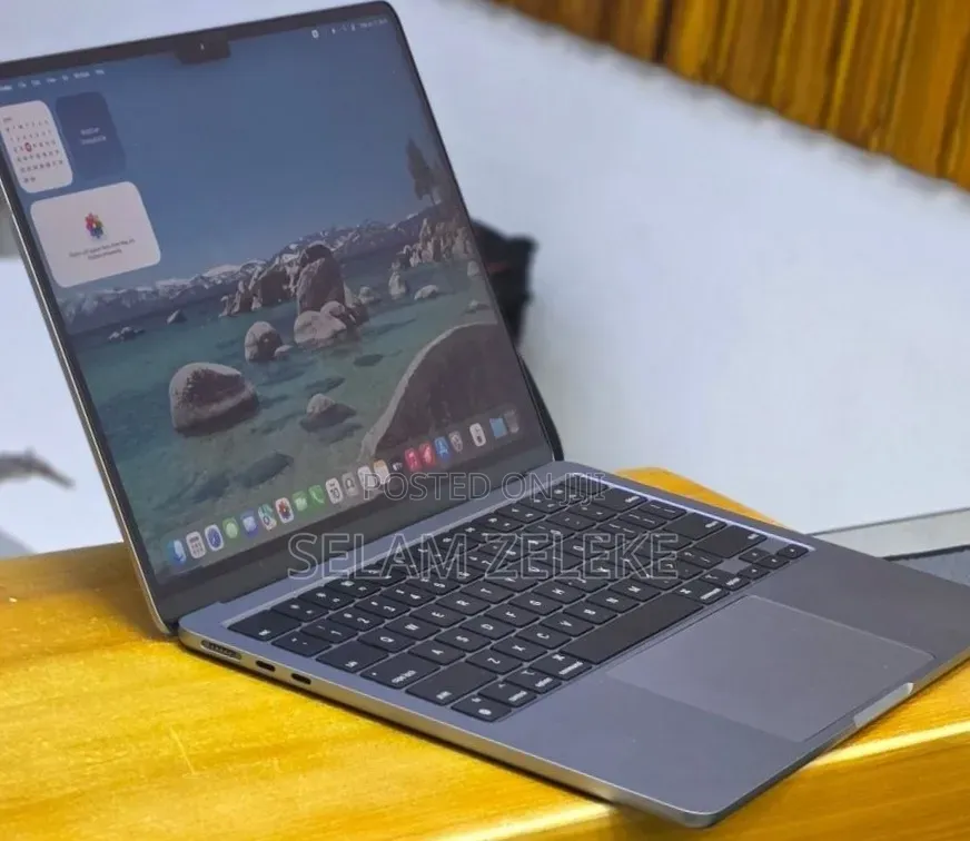 New Laptop Apple MacBook Air 2022 M2 8GB Apple M2 SSD 256GB