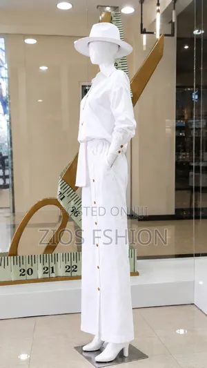 Elegant White 2-Piece Women’s Outfit With Wide-Leg Pants Hat