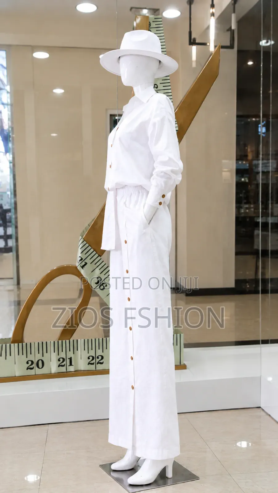 Elegant White 2-Piece Women’s Outfit With Wide-Leg Pants Hat