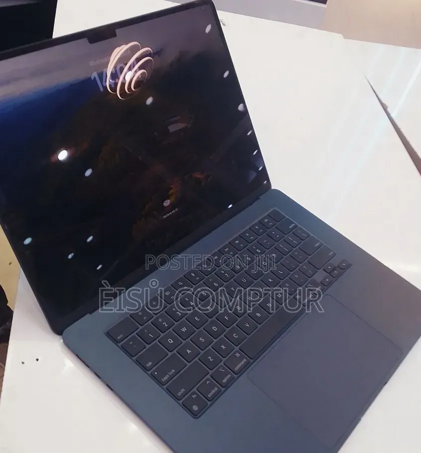 New Laptop Apple MacBook Air 2024 M3 8GB Apple M3 SSD 256GB