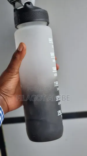 Water Bottle 1000ml .White and Black Color