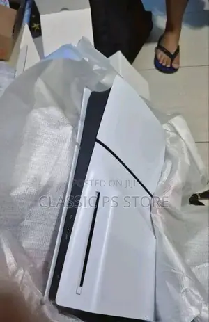 Playstation 5 ( Standard ) Slim