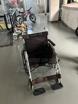 ለቤት ውስጥ እንክብካቤ የሚሆን ኮሞድ ወንበር — Patient Care Toilet Chair